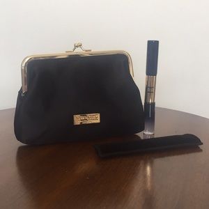 Carolina Herrera Makeup - Black clutch Carolina Herrera Makeup - Black clutch